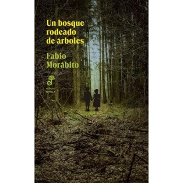 UN BOSQUE RODEADO DE ARBOLES